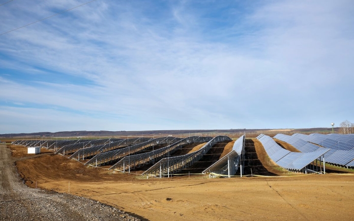 Az ország legnagyobb naperőművét építette meg Pakson az MVM