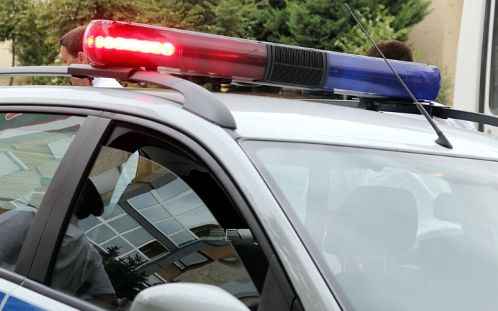 A sofőr beszorult a balesetes autóba