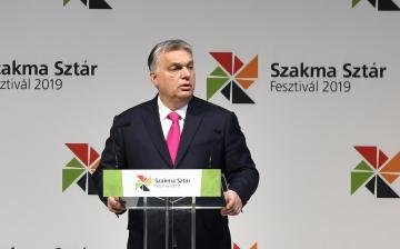Orbán: Magyarország biztonságos környezetet és biztos jövőt ajánl a fiataljainak
