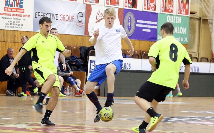 Meccsdömping a sportcsarnokban