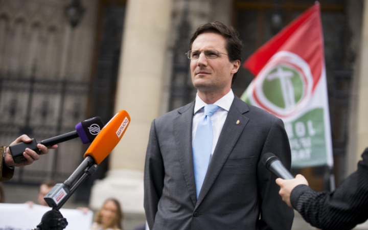 Mazsihisz: Elfogadhatatlan a jobbikos Gyöngyösi gúnyolódása a holokauszton