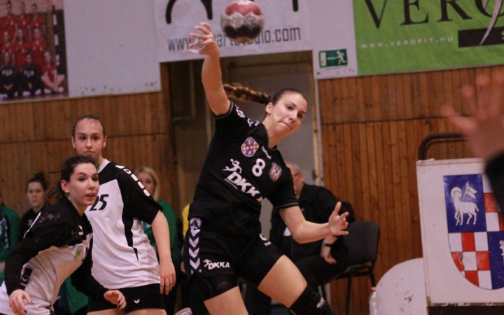 Kézilabda: egy oda, egy ide