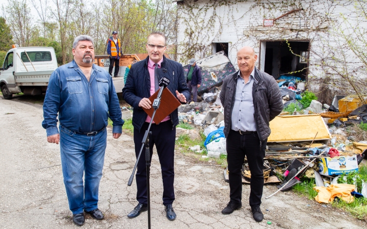 Elhordatják a szeméthegyet