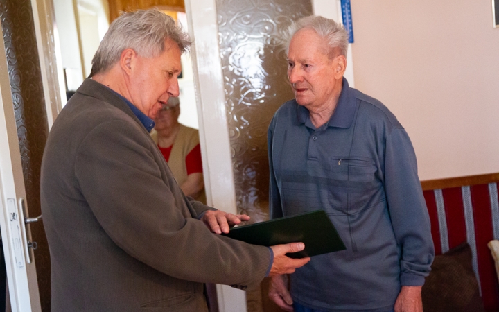 Kilencvenévesen is kertészkedik