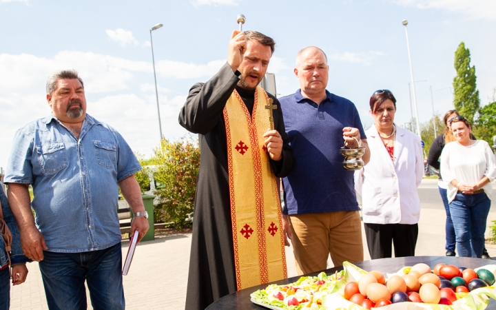 Húsvéti finomságok a hajléktalanoknak