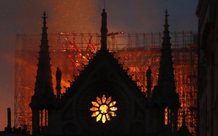 Behódolás: egyesek már minaretet építenének a Notre-Dame tetejére