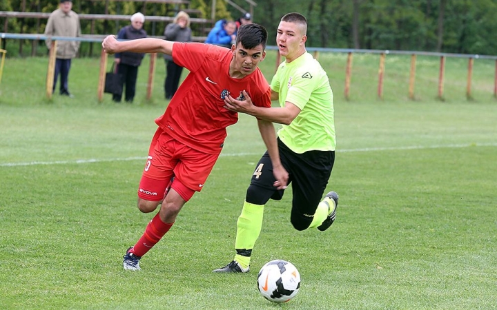 Szoros hazai sikerek