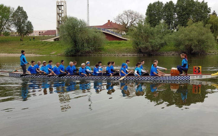 Ezüstös Dragon Steel