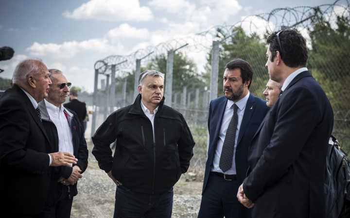 Orbán: Magyarország a szárazföldön, Salvini a tengeren állította meg a migrációt