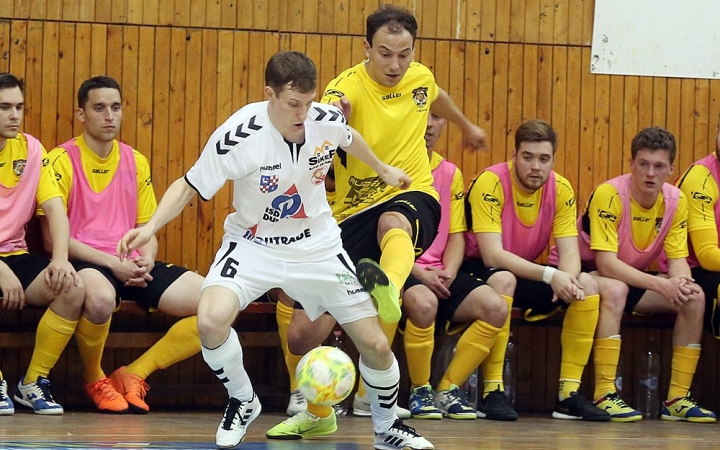 Döntetlen a rangadón