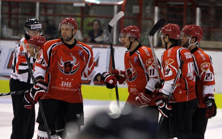 Sztárigazolások az Acélbikáknál