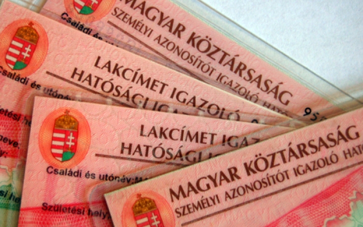 Egy kártya mind helyett - jön az elektronikus személyi?