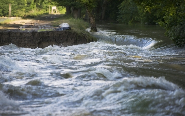 Árhullám vonul le a Dunán