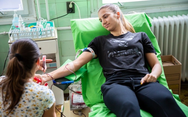 Vérükkel segítenek a kézilabdázók