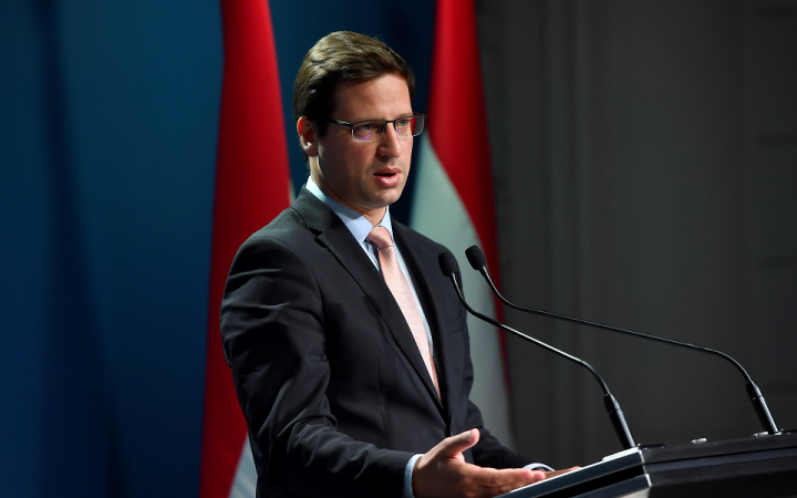 "Az Európai Parlamentben szívből gyűlölik a magyar kormányt" – Gulyás Gergely szerint erősödtek a magyar kormány pozíciói