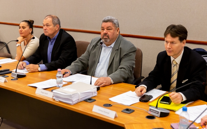 D+ Híradó - közgyűlés és lépcsőfutás