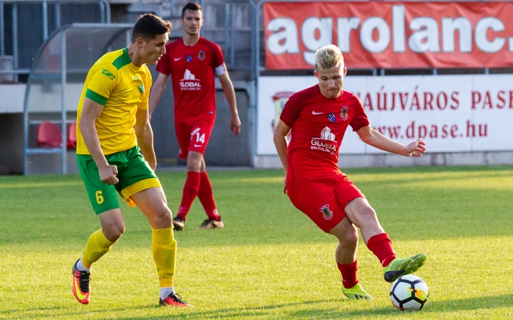 D+ Híradó - Könyvtér, Szent Korona