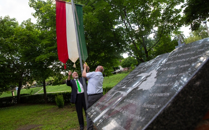 Míg élünk összetartozunk