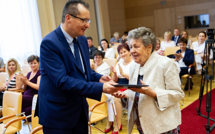 A pedagógusok több évtizedes munkáját díjazták