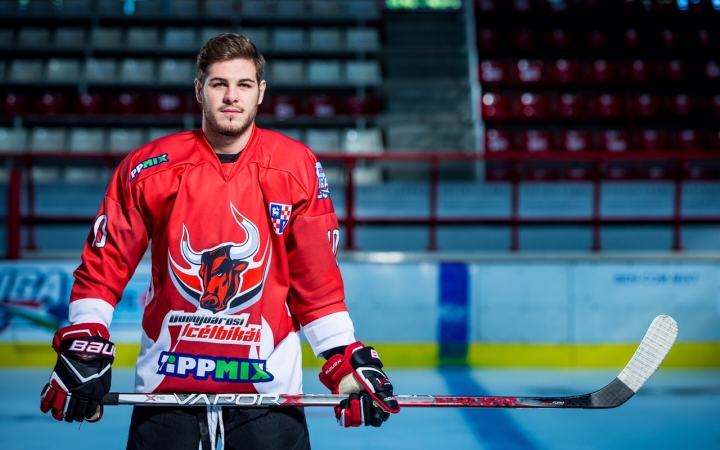 Silló Arnold újra az Acélbikáknál