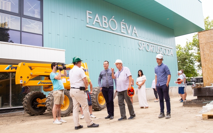 Augusztus második felében már csobbanhatunk az usziban