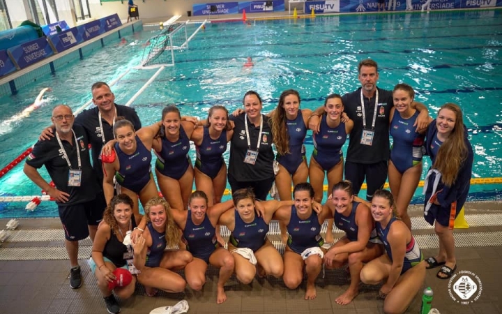 Csoportgyőztes vízilabdázók