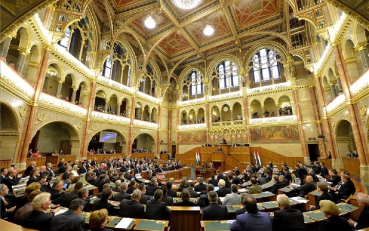 Elfogadta a parlament a 2020-as költségvetést