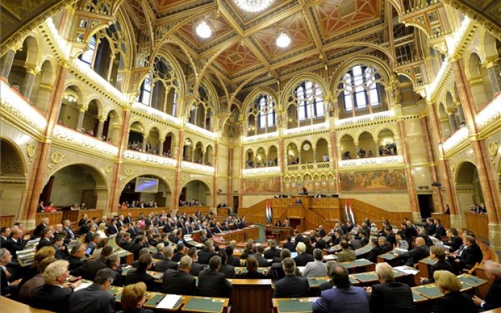 Elfogadta a parlament a 2020-as költségvetést