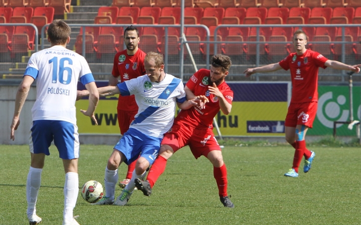 Labdarúgás: küzdelmes döntetlen