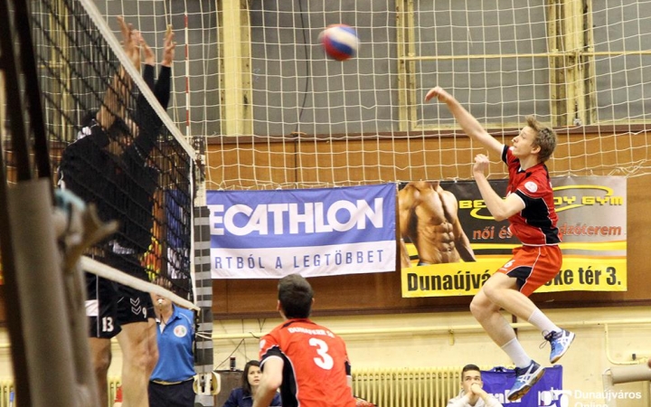 Röplabda: előnyben a Dunaferr!