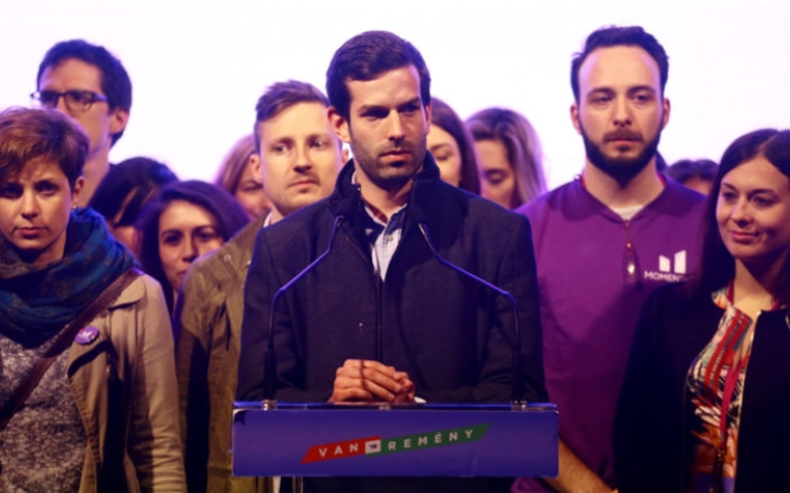 Köpönyegforgatók hava