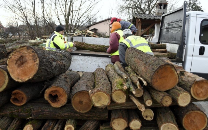 Ötmilliárd jut idén szociális tüzelőanyagra