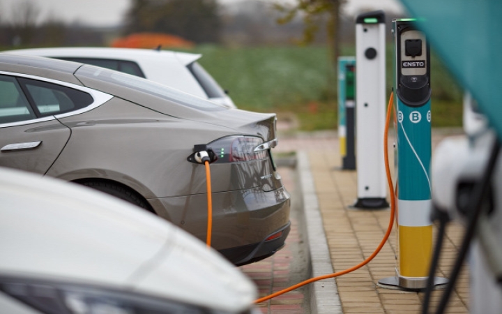 Egyre több az elektromos töltőállomás