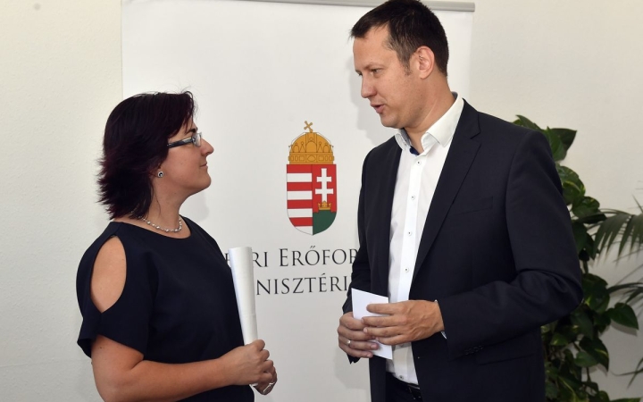 A kormány folyamatosan növeli az ápolási díj mértékét