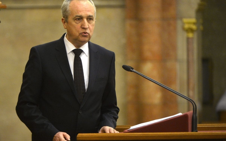 Kontrát: nem dőlt el a migrációval kapcsolatos politikai harc