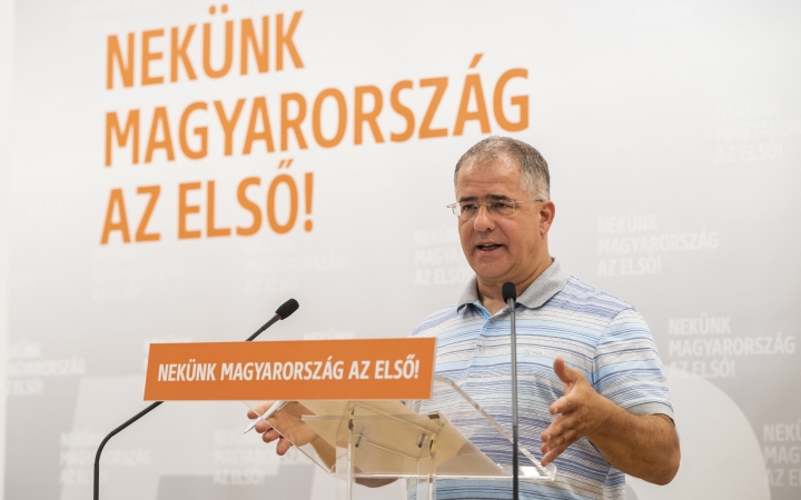 A kormánypártok a gyarapodást kínálják, míg az ellenzék csatatérré változtatná az önkormányzatokat 