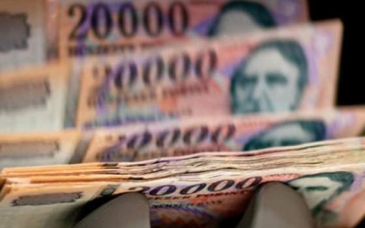 Májusban is két számjegyű volt a bérek növekedése