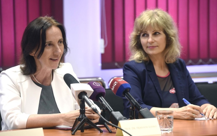 Emelt fizetést kapnak a védőnők