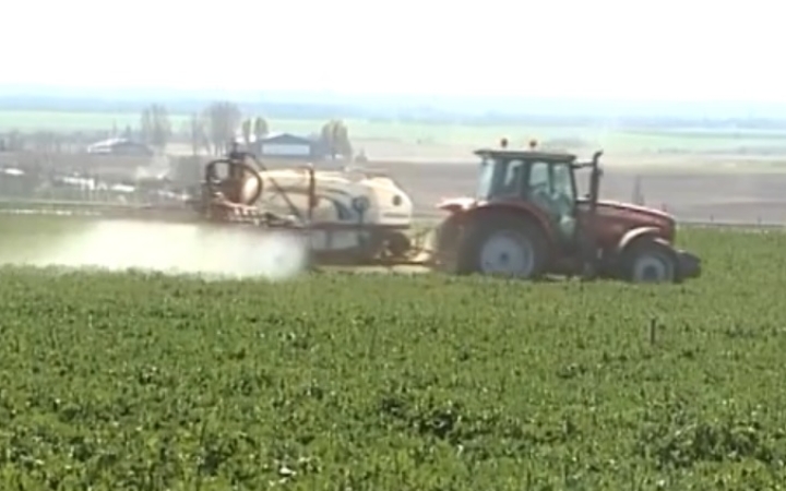 Tavaszi munkálatok a földeken