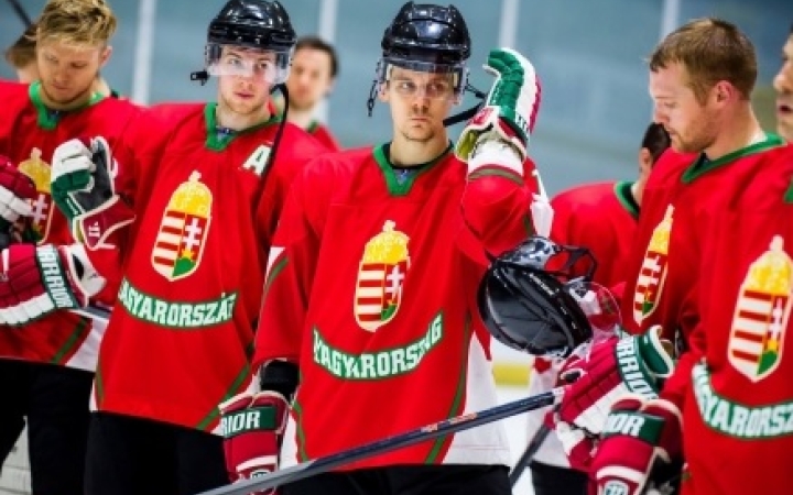 Jégkorong: már csak egy Acélbika a keretben