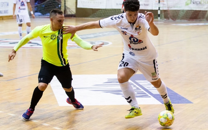 Nehéz csata előtt a futsalosok