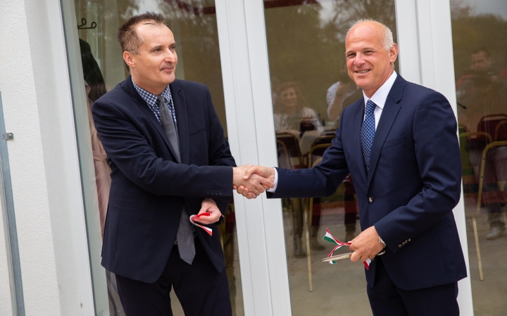 Átadták a felújított Csónakház épületét