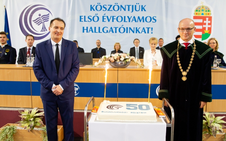 Az ötvenedik tanévet nyitották meg az egyetemen