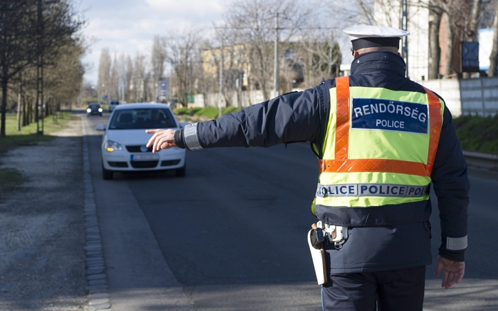 Eltiltották, mégis a volán mögé ült