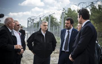 Orbán: A baloldal be akarja hozni a migránsokat
