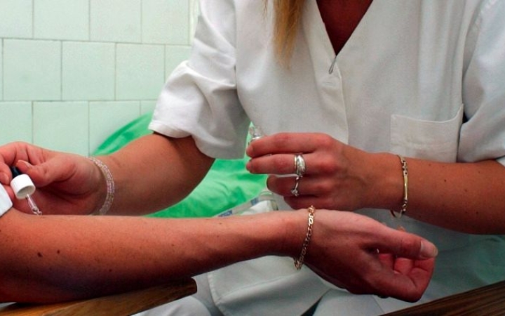 Kezelni kell az allergiás tüneteket