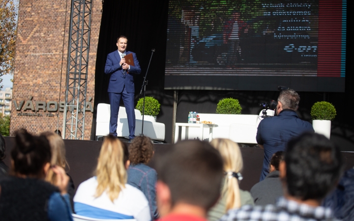 „Megjött a jövő Dunaújvárosba”