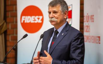 Kövér László: az ellenzék pártjai csatateret kívánnak csinálni az önkormányzatokból is