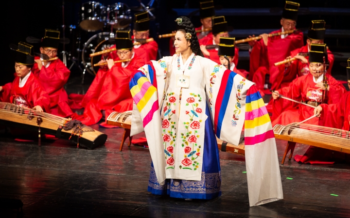 Selyemúton a magyar cimbalom