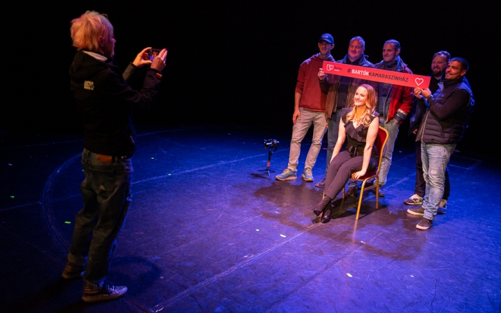 Jön A város csillaga